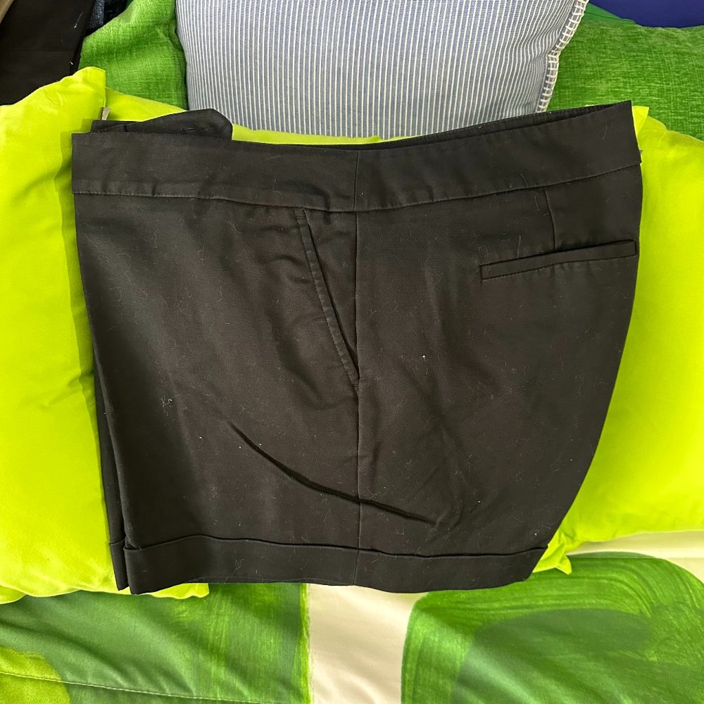 GUC - Women's Black Apt 9 - 4" Shorts - Size 14